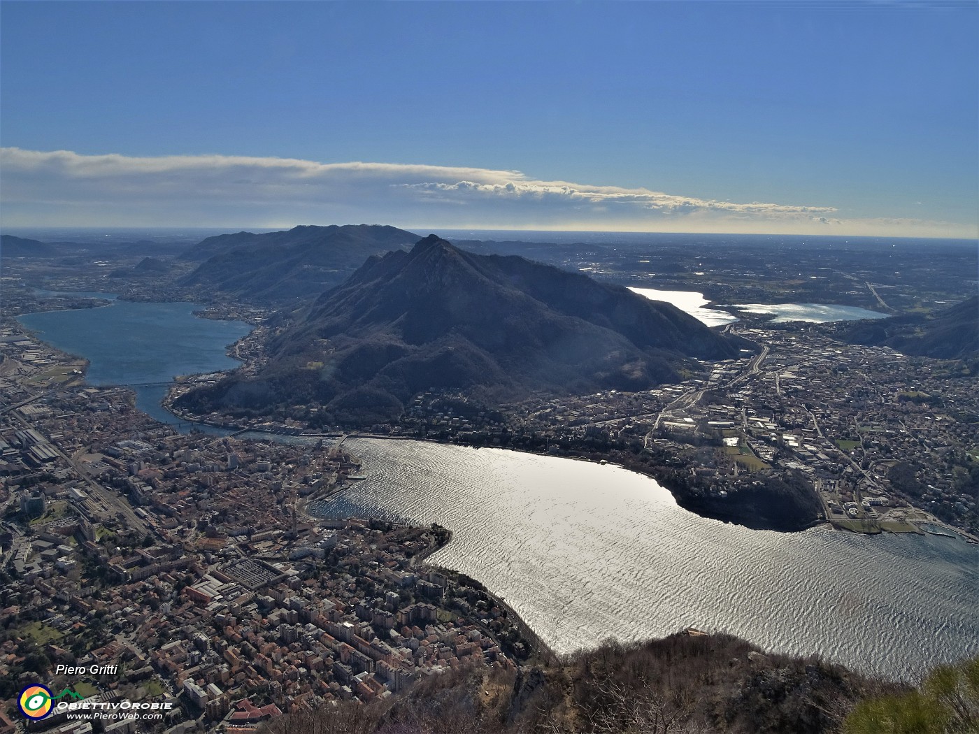 40 Il forte vento spazza i laghi di Lecco.JPG -                                